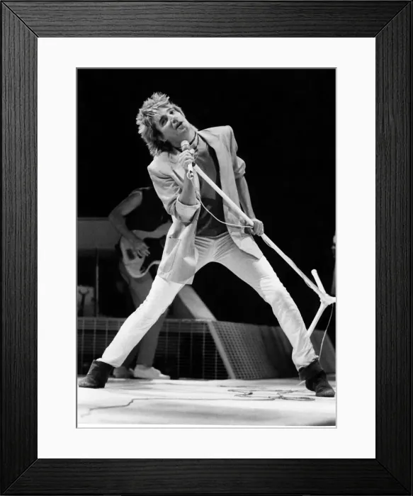 Framed Print : Rod Stewart performing - June 1983 vfr1