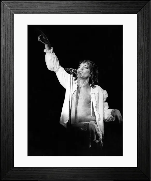 Framed Print : Rod Stewart performing - November 1976 Framed Print : Rod Stewart performing - November 1976