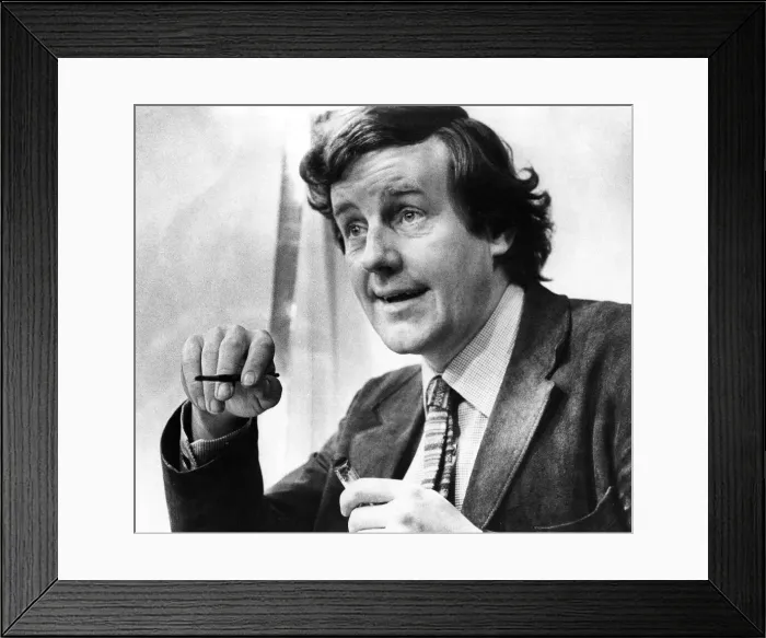 Framed Print : Richard Briers who is playing Richard III in a play by The Prospect Company Framed Print : Richard Briers who is playing Richard III in a play by The Prospect Company