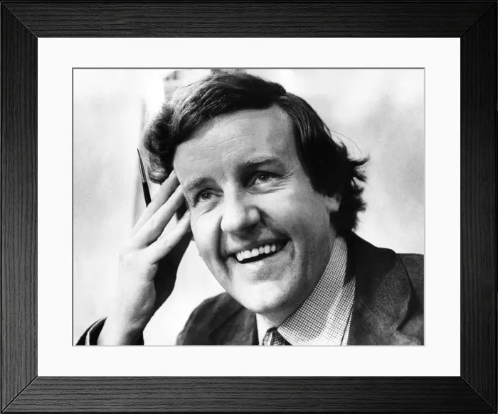 Framed Print : Richard Briers who is playing Richard III in a play by The Prospect Company Framed Print : Richard Briers who is playing Richard III in a play by The Prospect Company