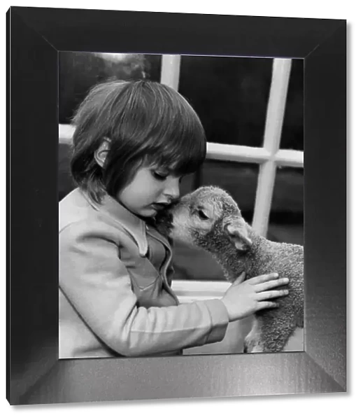 Animals : Children & Lambs. January 1974 P000502