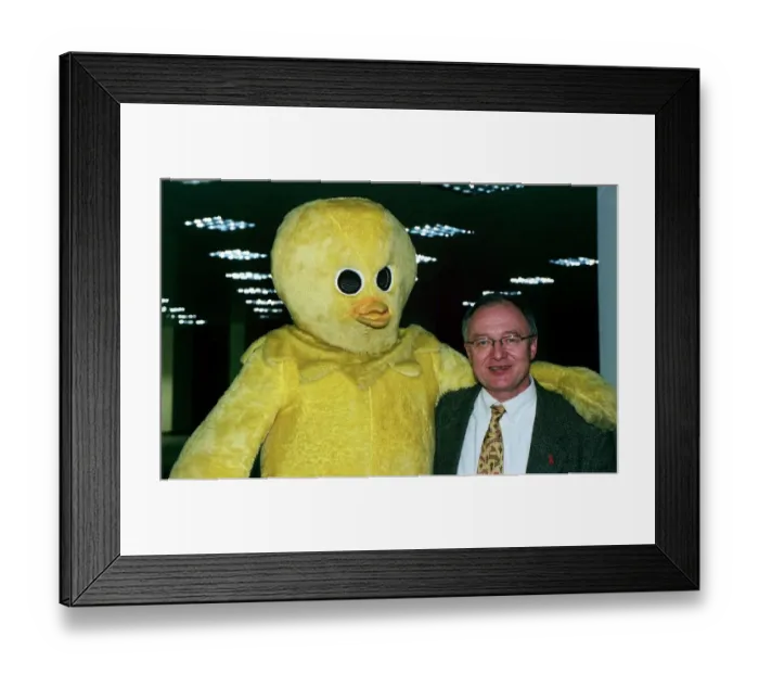 Framed Print : Ken Livingstone at canary wharf jog awards Nov 1999 Ken Livingstone with Canary