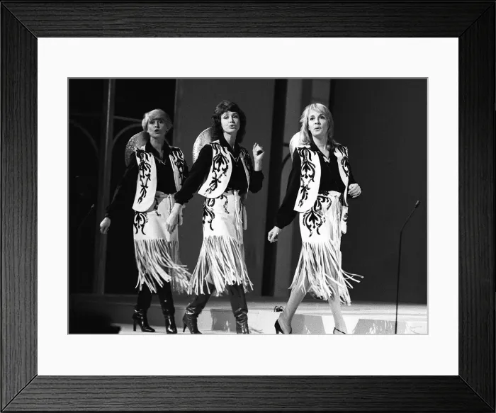 Framed Print : Esther Rantzen, Jan Leeming and Gloria Hunniford Nov 1982 in a song Framed Print : Esther Rantzen, Jan Leeming and Gloria Hunniford Nov 1982 in a song