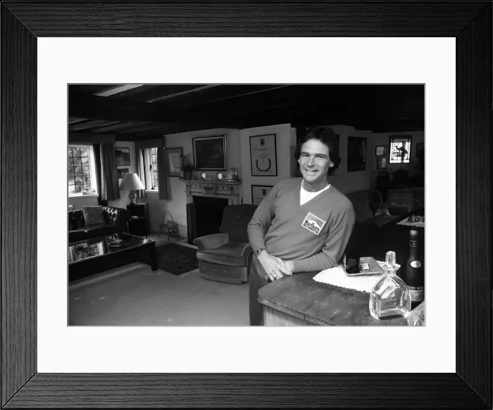 Framed Print : Barry Sheene at home. 25th May 1981 Framed Print : Barry Sheene at home. 25th May 1981