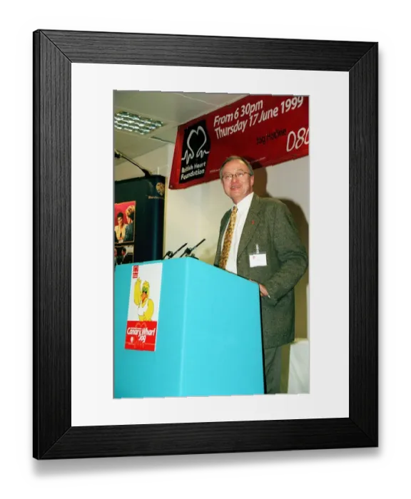 Framed Print : Ken Livingstone at Canary Wharf Jog Awards 1999 Framed Print : Ken Livingstone at Canary Wharf Jog Awards 1999