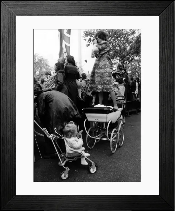 Framed Print : Queen Elizabeth II Silver Jubilee June 1977 Mum borrows baby Framed Print : Queen Elizabeth II Silver Jubilee June 1977 Mum borrows baby