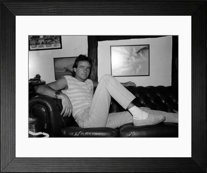 Framed Print : Barry Sheene rests at home after breaking his ankle, May 1985 Framed Print : Barry Sheene rests at home after breaking his ankle, May 1985