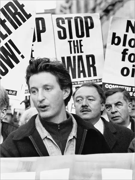 Billy Bragg Singer at war demonstration along with Ken Livingstone MP
