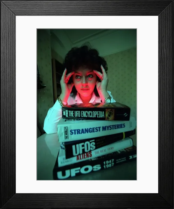 Framed Print : Judith Jafar April 98 UFO oligist at home Framed Print : Judith Jafar April 98 UFO oligist at home