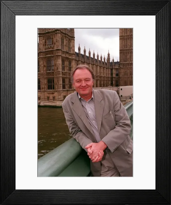 Framed Print : Ken Livingstone MP June 1998 standing on Westminster Bridge outside the Houses of Framed Print : Ken Livingstone MP June 1998 standing on Westminster Bridge outside the Houses of