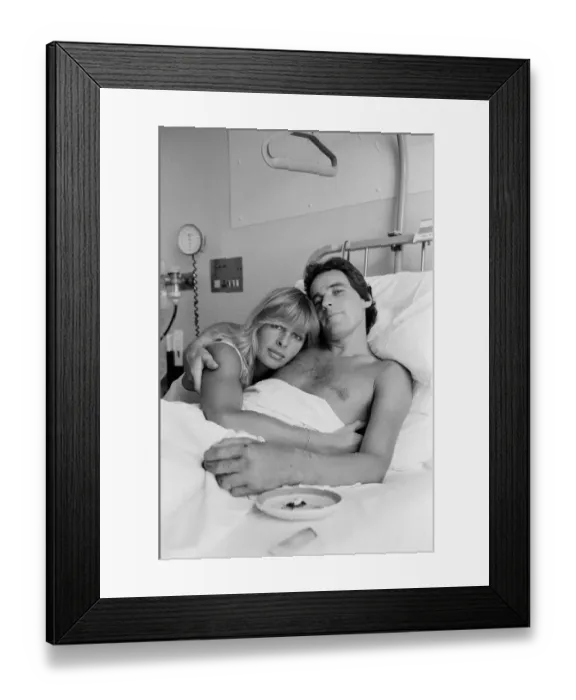 Framed Print : Barry Sheene motorcycle race rider at Northampton General Hospital with his Framed Print : Barry Sheene motorcycle race rider at Northampton General Hospital with his
