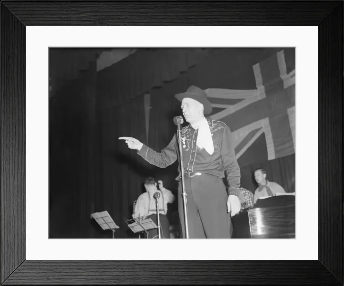 Framed Print : Square Dancing in London 1951 21 / 12 / 1951 B5414 / 3 Framed Print : Square Dancing in London 1951 21 / 12 / 1951 B5414 / 3