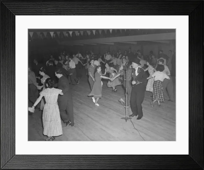 Framed Print : Square Dancing London 21 / 12 / 1951 B5414 / 4 Framed Print : Square Dancing London 21 / 12 / 1951 B5414 / 4