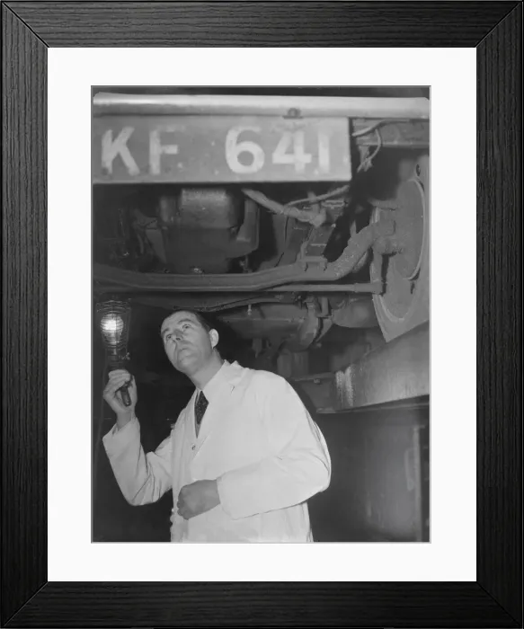 Framed Print : Ralph Edwards - Motorist DM 1 / 1 / 1952 B6083 / 1 Framed Print : Ralph Edwards - Motorist DM 1 / 1 / 1952 B6083 / 1