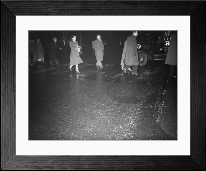 Framed Print : One of the earliest Zebra'crossings in London 25 / 1 / 1952 C448 / 2 Framed Print : One of the earliest Zebra'crossings in London 25 / 1 / 1952 C448 / 2