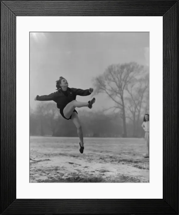 Framed Print : F W Reed Staff Photographer Athletics Sheila Sewell, the England hurdler