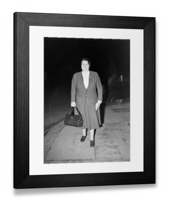 Framed Print : Bessie Braddock with handbag 9 / 4 / 1952 C1795 / 2 Framed Print : Bessie Braddock with handbag 9 / 4 / 1952 C1795 / 2
