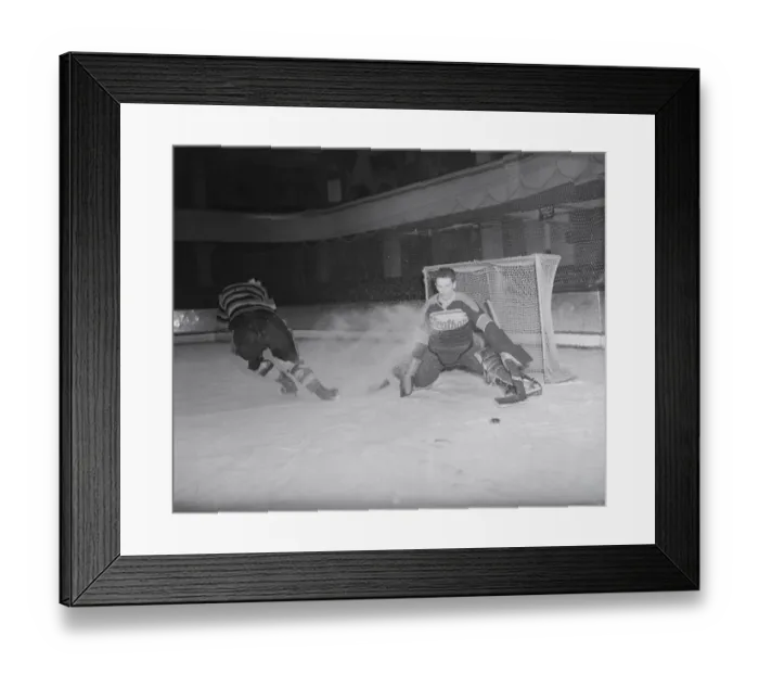 Framed Print : Ice-Hockey Earl Berker, Goalie Streatham Ice Hockey Team Streatham v