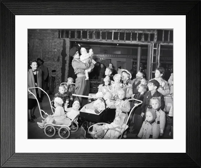 Framed Print : Families from Suez Canal Zone 1951 B5629