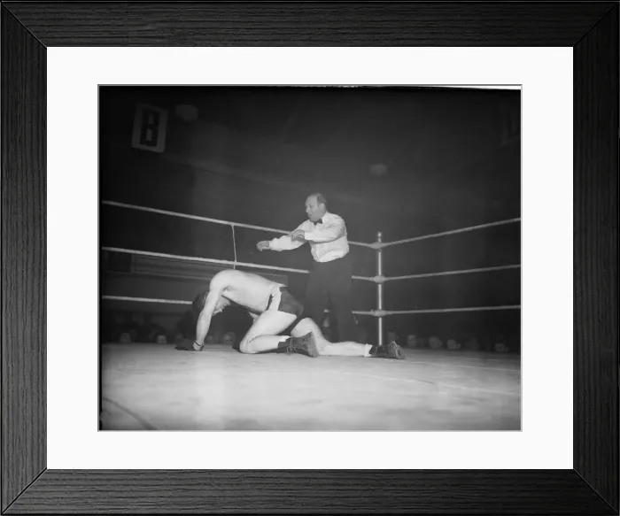 Framed Print : Ellman Staff Photographer Boxing Gerry McDermott v Terry McDonald Framed Print : Ellman Staff Photographer Boxing Gerry McDermott v Terry McDonald