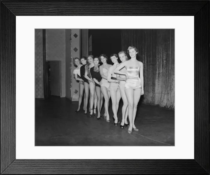 Framed Print : Showgirls 26 / 1 / 1952 C462 / 1 Framed Print : Showgirls 26 / 1 / 1952 C462 / 1