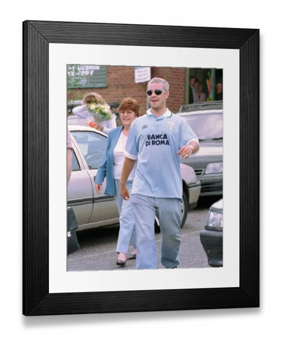 Framed Print : Bleach blonde Robbie Williams in Knutsford 1995 Framed Print : Bleach blonde Robbie Williams in Knutsford 1995