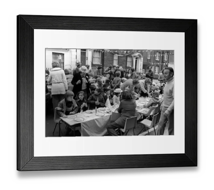 Framed Print : Queen Elizabeth Silver Jubilee Street Party Celebrations June 77 Silver Jubilee
