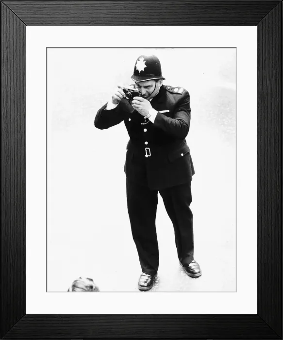 Framed Print : Silver Jubilee Day 1977, a helpful policeman takes a photograph for a sightseer