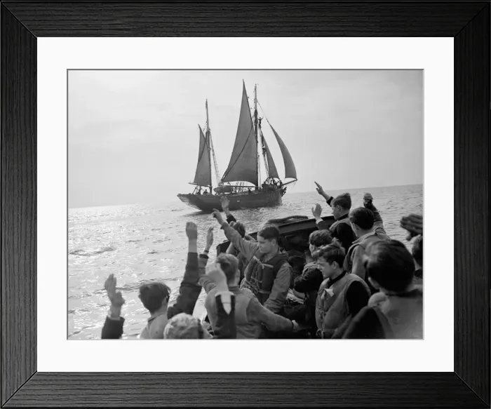 Framed Print : Outward Bound Sea School Sea Scouts take part in the Outward Bound off of Aberdovey