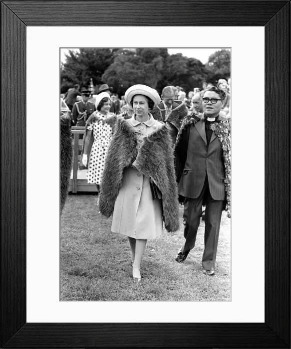 : Royal Silver Jubilee Tour February 1977. The Queen wearing a Maori ceremonial : Royal Silver Jubilee Tour February 1977. The Queen wearing a Maori ceremonial
