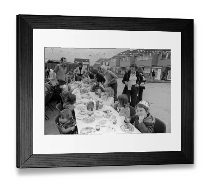 Framed Print : Queen Elizabeth Silver Jubilee Street Party Celebrations June 77 Silver Jubilee