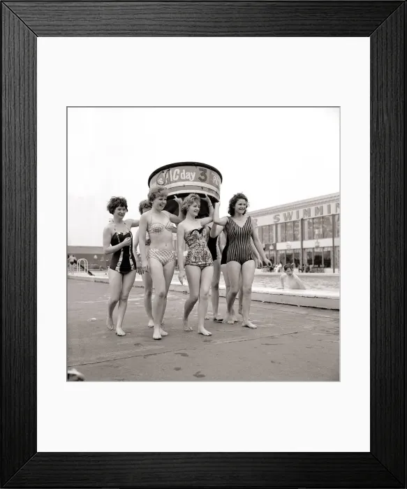 Framed Print : Women taking part in a Sunday pictorial sponsored Tub Race at Butlins Holiday Camp Framed Print : Women taking part in a Sunday pictorial sponsored Tub Race at Butlins Holiday Camp