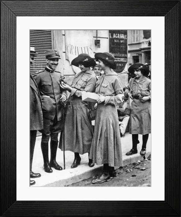 Framed Print : Flag Day In Rome in aid of Italian Red cross Italian Girls Scouts decorates