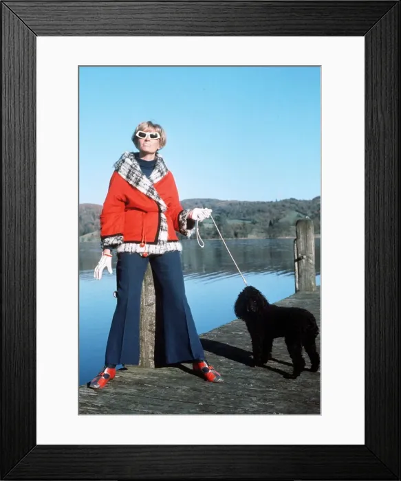 Framed Print : Tonia Campbell wife of Donald Campbell with poodle Coco watches as her husband Framed Print : Tonia Campbell wife of Donald Campbell with poodle Coco watches as her husband