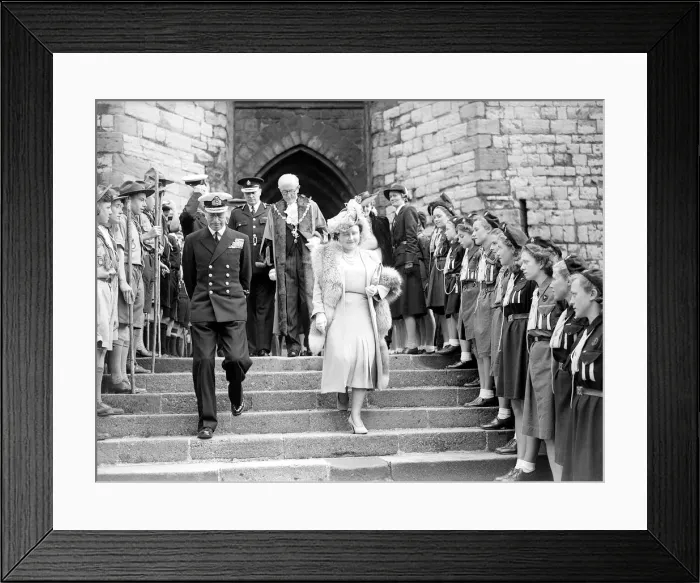 Framed Print : HRH Queen Elizabeth the Queen Mother and King George VI visit Caernarfon with scouts
