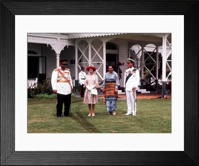 Framed Print : Royal Silver Jubilee Tour 1977, The Queen and Prince Philip with the King Framed Print : Royal Silver Jubilee Tour 1977, The Queen and Prince Philip with the King