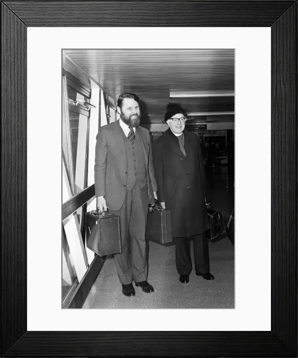 Framed Print : Terry Waite and the Archbishop of Canterbury Dec 1982 A©Mirrorpix Framed Print : Terry Waite and the Archbishop of Canterbury Dec 1982 A©Mirrorpix