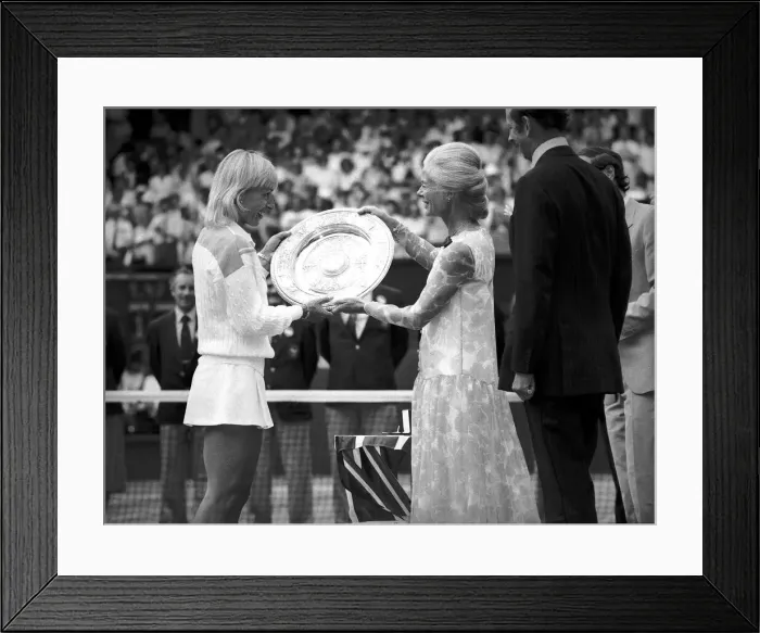 Framed Print : Martina Navratilova receives shield from Duchess of kent after beating Chris Evert in Framed Print : Martina Navratilova receives shield from Duchess of kent after beating Chris Evert in