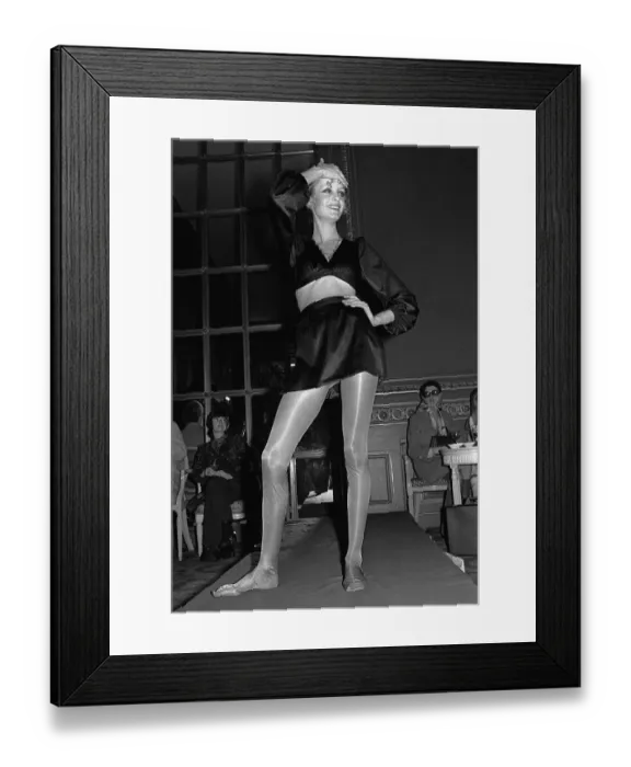 Framed Print : Fashion model Twiggy, real name Lesley Hornby, pictured at the Ritz Hotel in London to