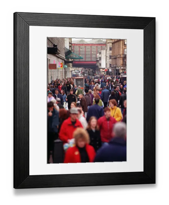 Framed Print : Christmas shoppers Argyle St Glasgow 21st December 1997 shopping crowds of people