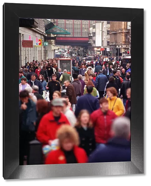 Christmas shoppers Argyle St Glasgow 21st December 1997 shopping crowds of people