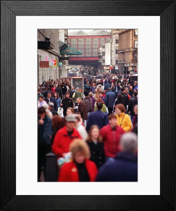 Framed Print : Christmas shoppers Argyle St Glasgow 21st December 1997 shopping crowds of people Framed Print : Christmas shoppers Argyle St Glasgow 21st December 1997 shopping crowds of people