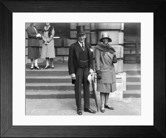 Framed Print : Lord and Lady Baden Powell seen here at a private showing of the Royal Academys summer Framed Print : Lord and Lady Baden Powell seen here at a private showing of the Royal Academys summer