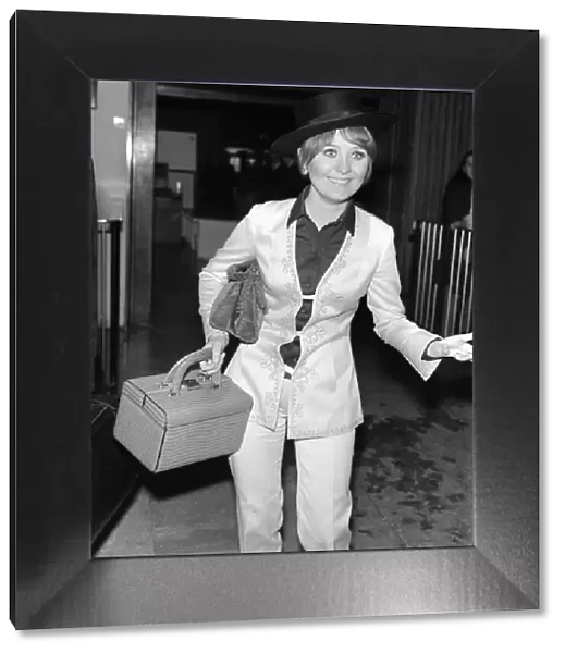 Lulu arriving at Heathrow Airport March 1969 UK Eurovision Song Contest
