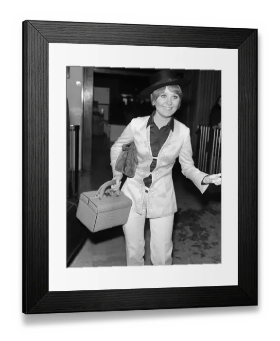 Framed Print : Lulu arriving at Heathrow Airport March 1969 UK Eurovision Song Contest
