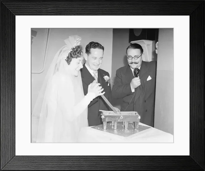 Framed Print : Weddding of Australian Snooker Champion Horace Lindrum to Joy White 1949. 019078 / 2 Framed Print : Weddding of Australian Snooker Champion Horace Lindrum to Joy White 1949. 019078 / 2