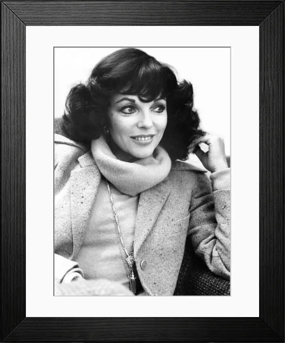 Framed Print : A portrait of the actrress Joan Collins Framed Print : A portrait of the actrress Joan Collins
