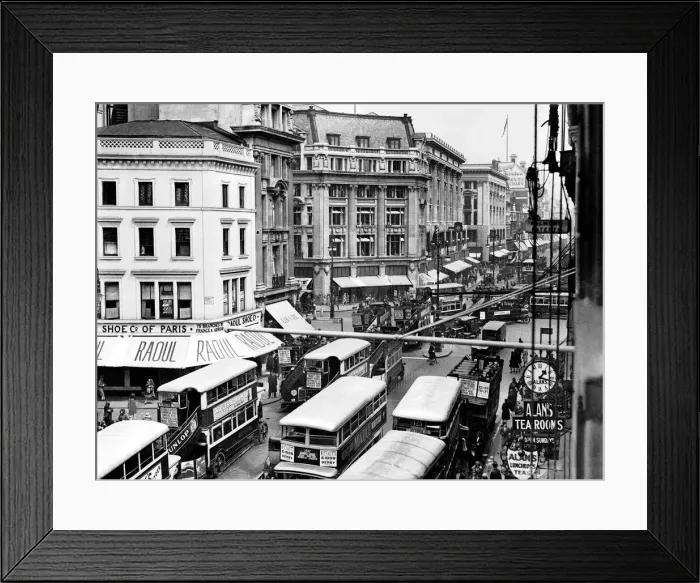 Framed Print : London Oxford Circus looking East Circa 1938. P000146