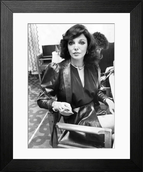 Framed Print : A portrait of the actrress Joan Collins Framed Print : A portrait of the actrress Joan Collins