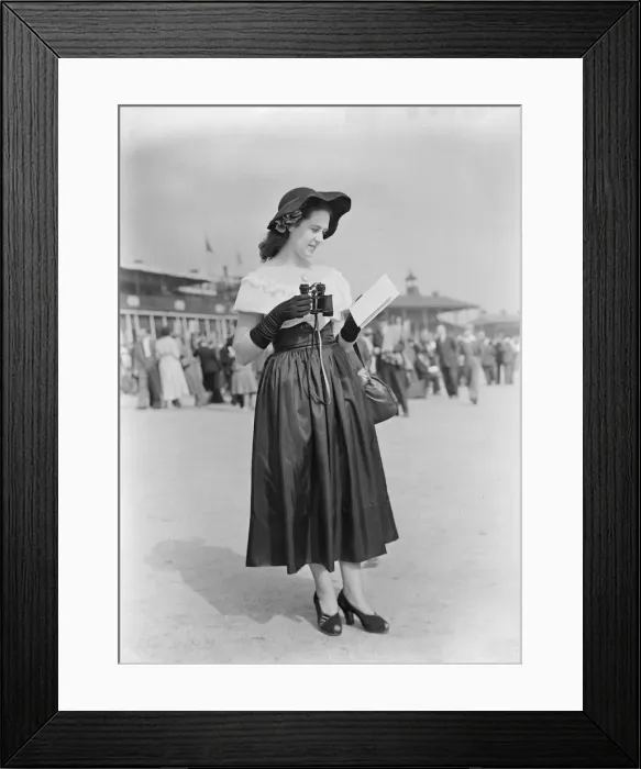Framed Print : St Leger - Spectator Fashions 1949 020092 / 2 Framed Print : St Leger - Spectator Fashions 1949 020092 / 2